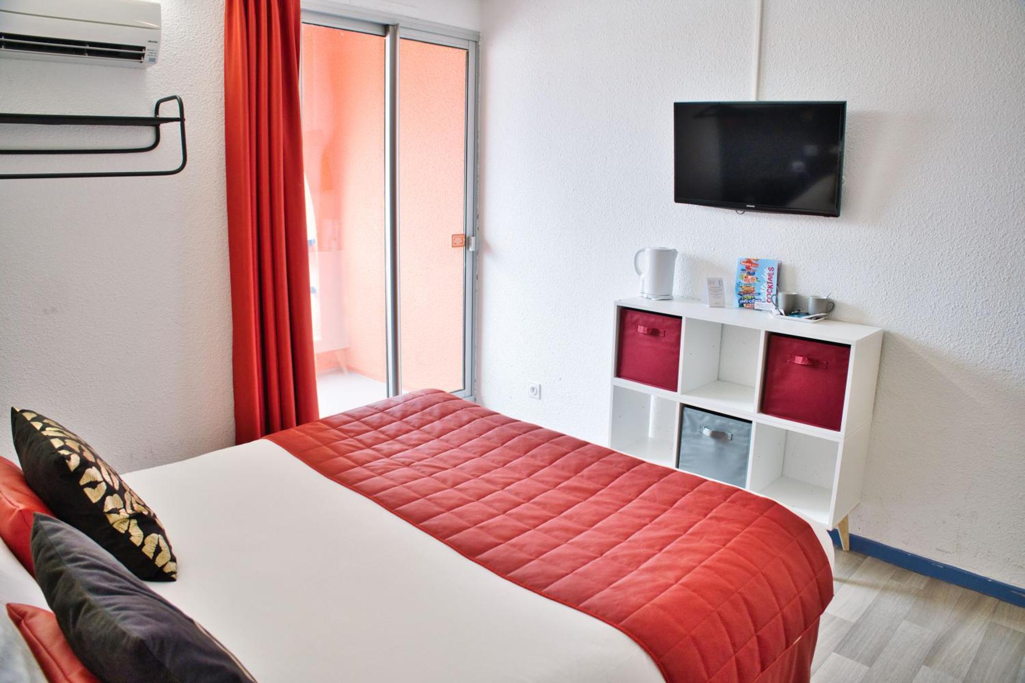 Cit'Hotel Des 2 Golfs Leucate Bagian luar foto