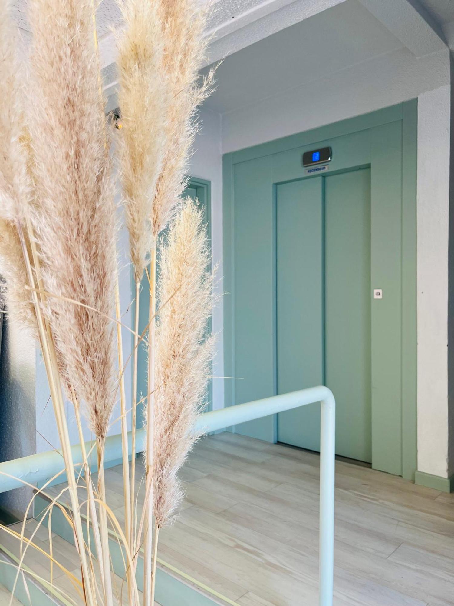 Cit'Hotel Des 2 Golfs Leucate Bagian luar foto